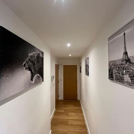 2 Bed Corner Apartment With Gym Manchester Exterior photo
